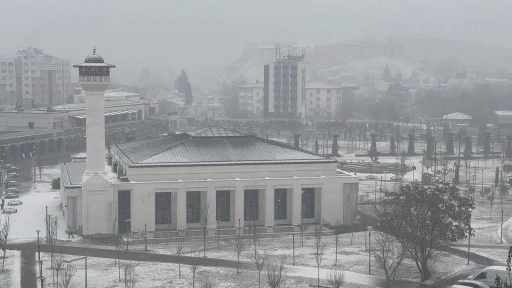 Gaziantep'te beklenen kar yağışı etkisini g&ouml;stermeye başladı