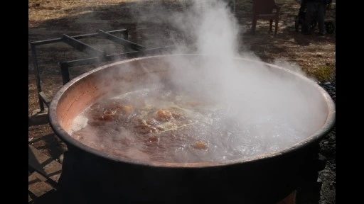 Gaziantep'te dev kazanlar pekmez yapımı için kaynıyor
