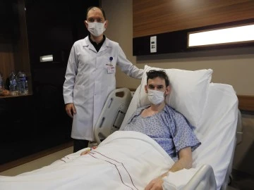 Gaziantep'te Estonyalı hasta aşırı uzun olan bağırsağından kurtuldu