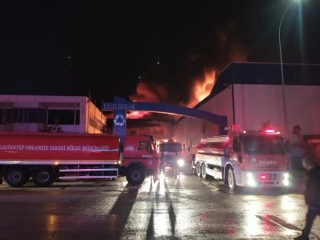 Gaziantep'te geri dönüşüm fabrikasında büyük yangın