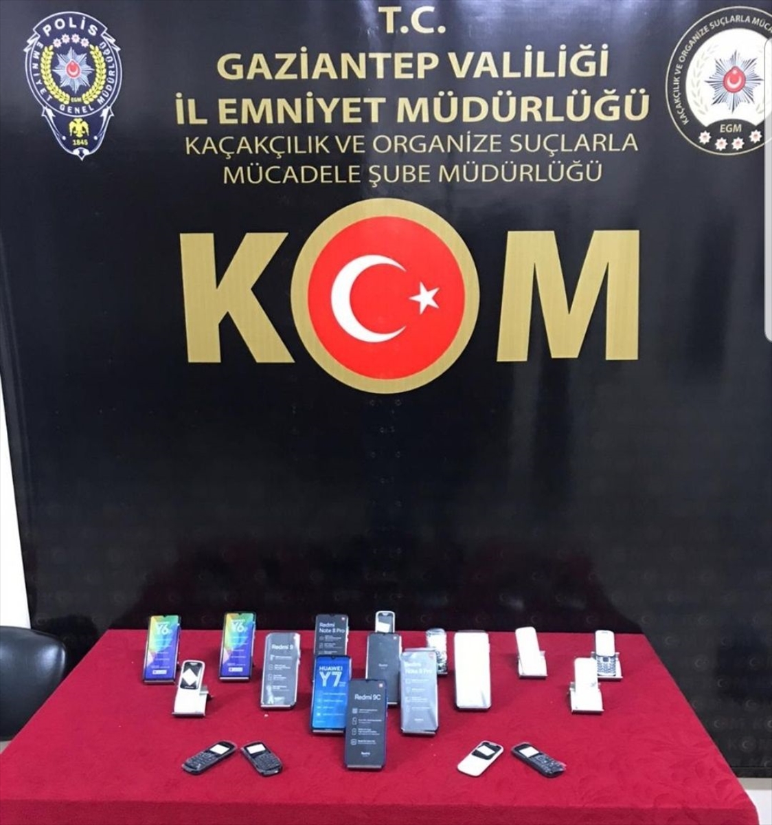 Gaziantep'te gümrük kaçağı 19 cep telefonu ele geçirildi