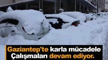 Gaziantep'te karla mücadele çalışmaları devam ediyor.