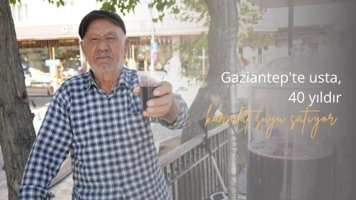 Gaziantep'te usta, 40 yıldır karadut suyu satıyor