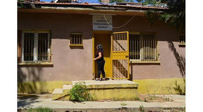  Gaziantepli kadın muhtar evleri tek tek gezerek vatandaşları aşıya teşvik ediyor 