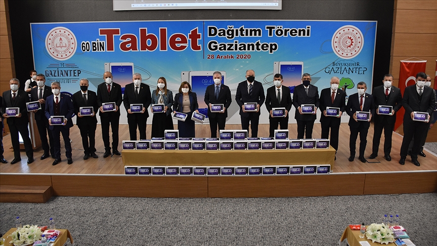 Gaziantep'te 60 bin tablet öğrencilere dağıtıldı