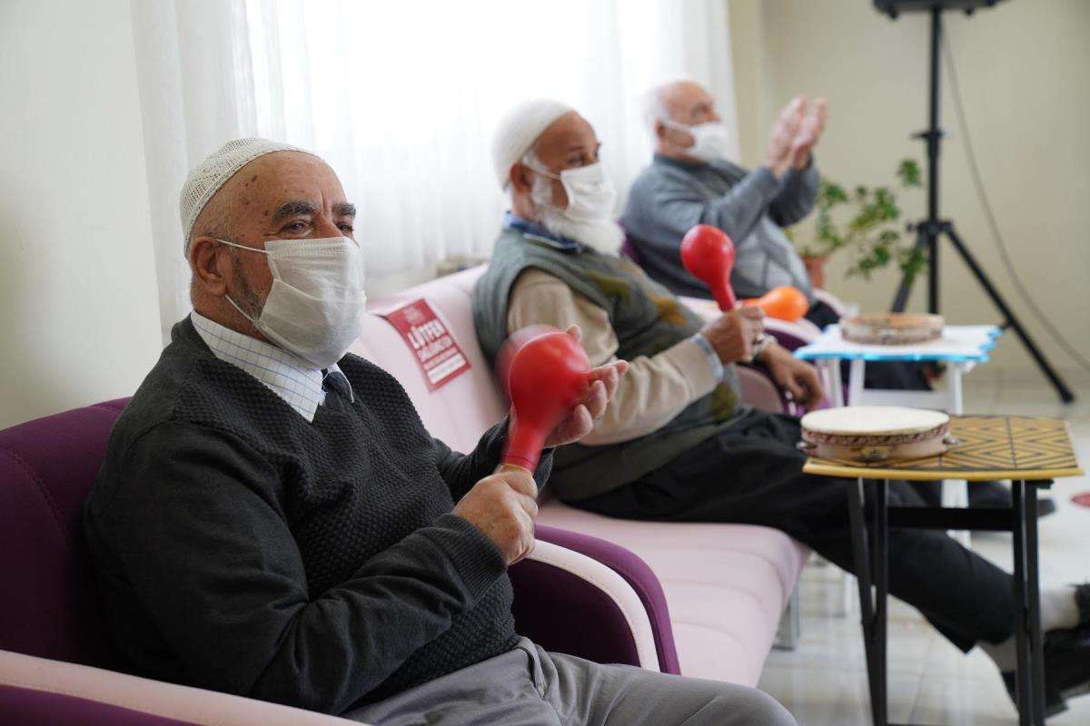 Gaziantep'te Alzaymır hastalarına  müzikli terapi