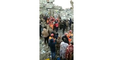 Gaziantep’te bir kadın depremden 99 saat sonra enkazdan sağ olarak çıkartıldı