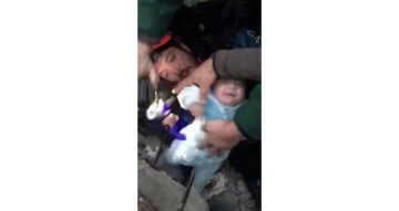 Gaziantep’te enkazdan 4 aylık bebek sağ çıkarıldı
