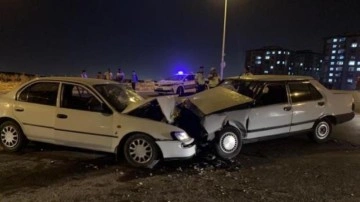 Gaziantep’te iki araç kafa kafaya çarpıştı: 2’si ağır 10 yaralı