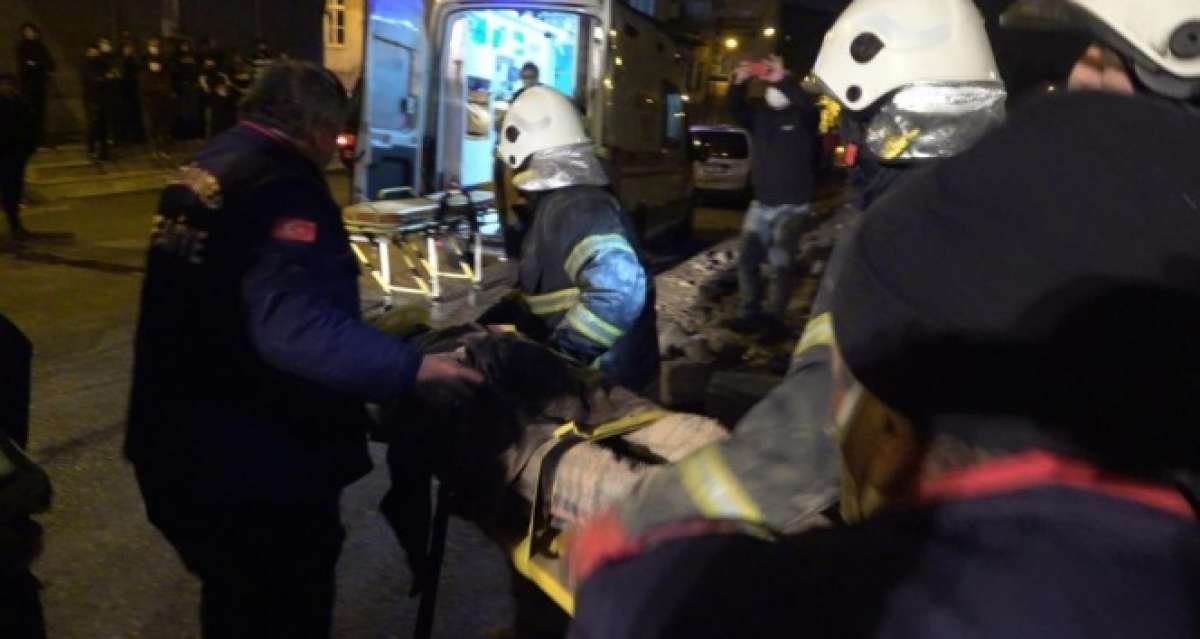Gaziantep'te metruk bina çöktü: 4 yaralı