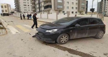 Gaziantep’te otomobille çarpışan minibüs devrildi: 4 yaralı