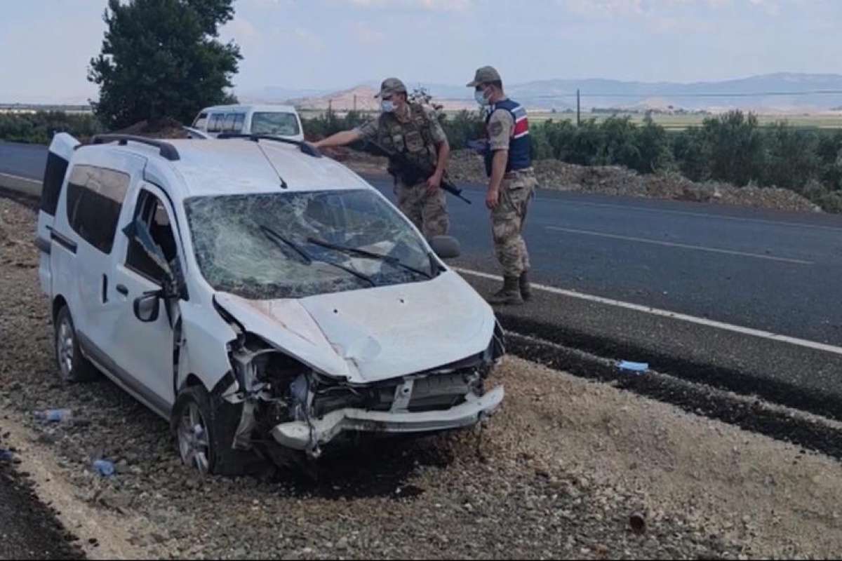 Gaziantep'te ticari araç takla attı: 1 ölü, 3 yaralı