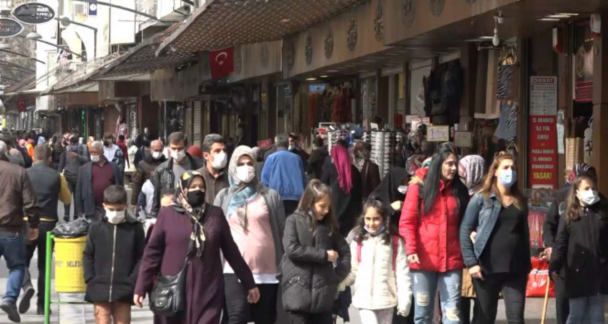 Gaziantep'te vaka sayısı artıyor çarşıda yoğunluk azalmıyor