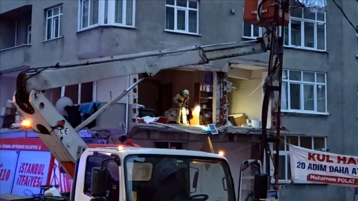 Gaziosmanpaşa'da bir evde patlama meydana geldi