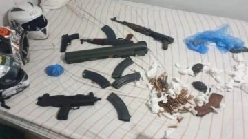 Gaziosmanpaşa'da operasyon: Lav silahı, Kalaşnikoflar, el bombaları...