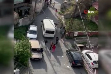 Gaziosmanpaşa'da sopalı ‘nişan atma’ kavgası kamerada