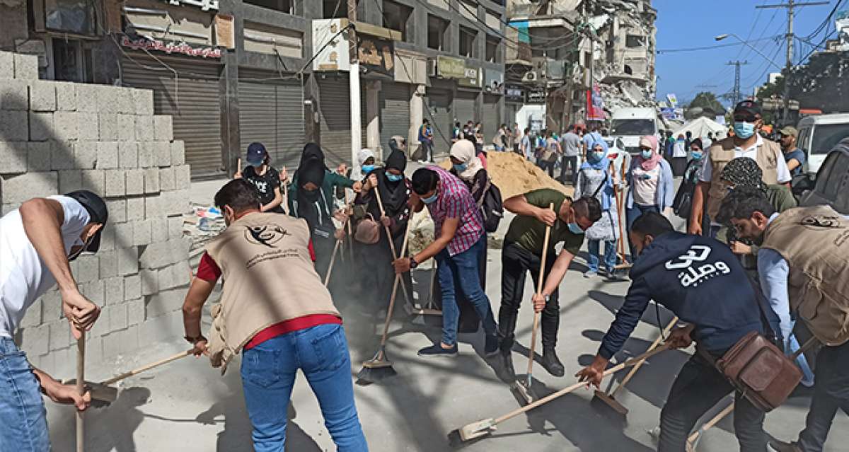 Gazze'de ateşkesin ardından sokaklar temizleniyor