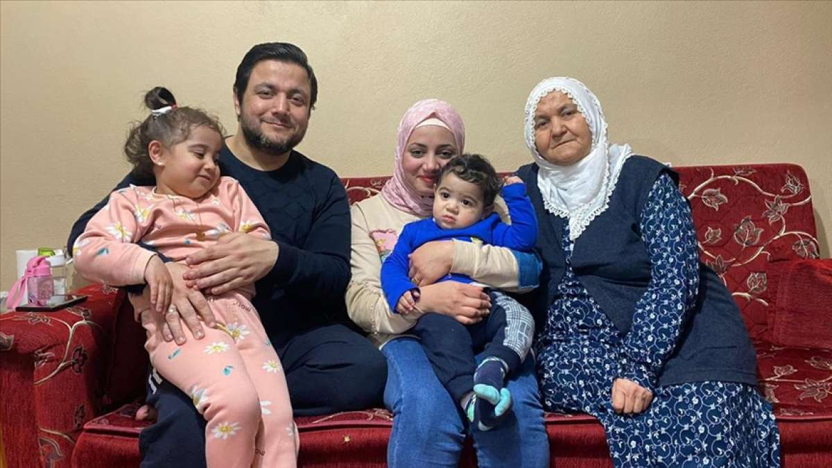 Gazze'den dönerken Mısır'da gözaltına alınan Türkçe öğretmeni ailesine kavuştuğu için mutl