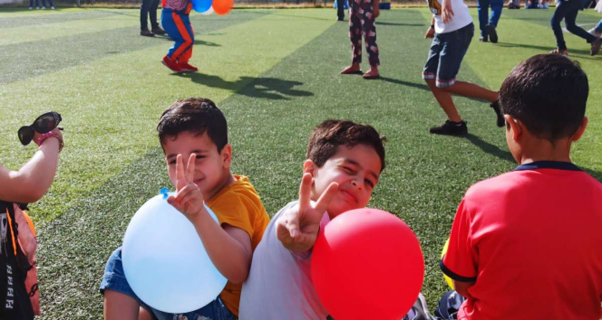 Gazzeli çocuklar savaşın izlerini oyunlarla silmeye çalışıyor
