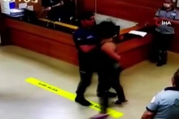 Genç kadın kendini kurtaran polise böyle kafa attı