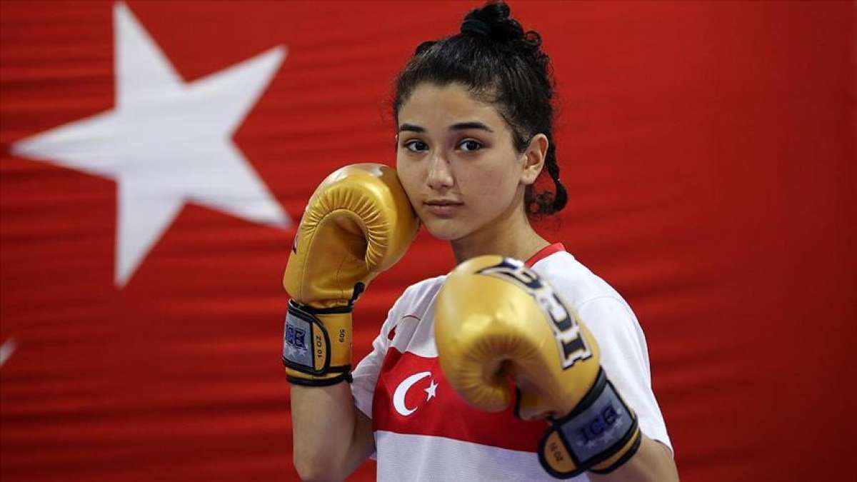 Genç milli kick boksçu Hatice Nur Tunç, Avrupa şampiyonasında...
