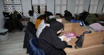 Gençler okuma evleriyle sınavlara hazırlanıyor