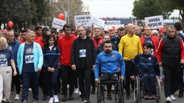 Gen&ccedil;lik ve Spor Bakanı Kasapoğlu, 18. Antalya Maratonu'ndaki farkındalık koşusuna katıldı