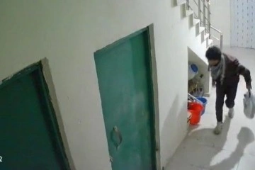 Girdiği apartmanda eline ne geldiyse &ccedil;alarak kayıplara karıştı