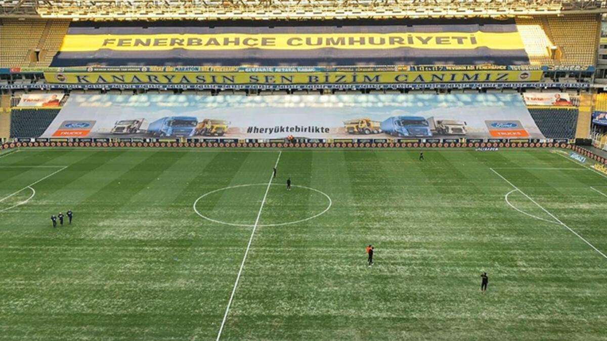 Göztepe maçı sonrası Ülker Stadı'nın zemini tamamen düzeldi