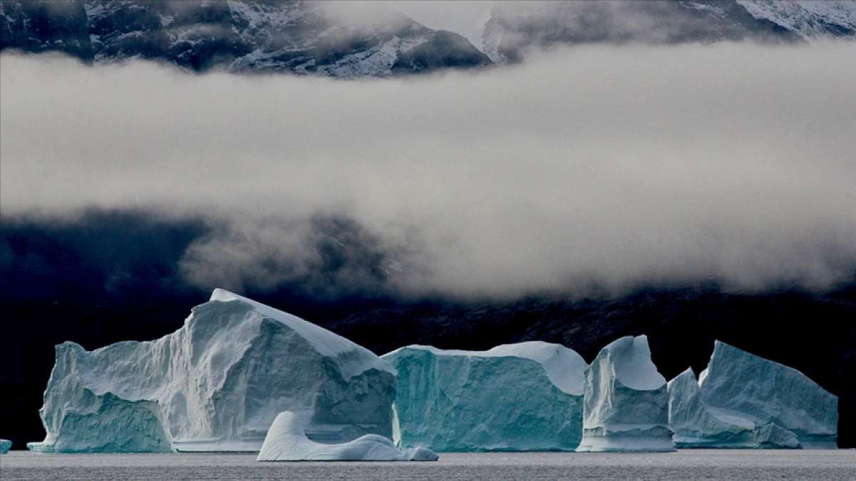 Grönland'daki buzulların zirvesine ilk kez yağmur yağdı