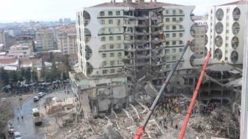 GSM operat&ouml;rleri y&uuml;zlerce mobil baz istasyonunu deprem b&ouml;lgesine y&ouml;nlendirdi