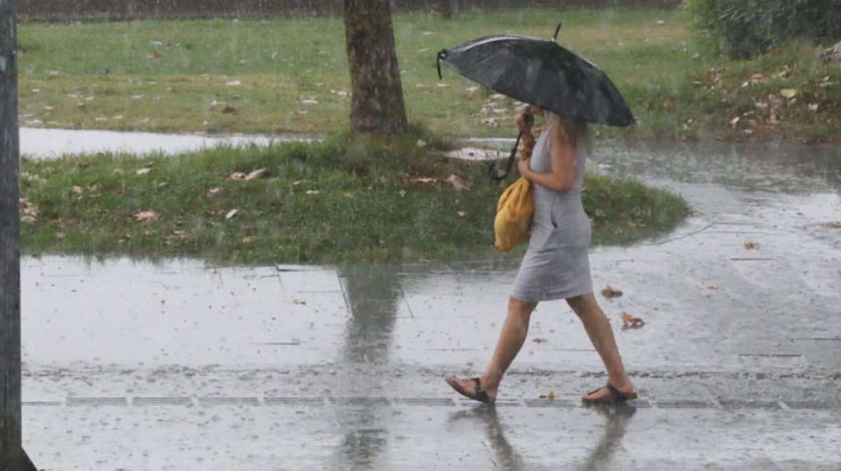 Günlerdir kavurucu sıcakların yaşandığı İstanbul'da çarşamba günü yağışlar etkili olacak