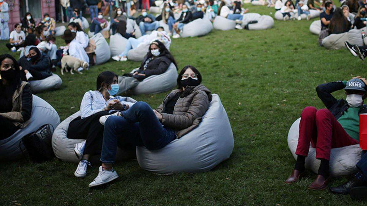 Gürcistan'da açık alanlarda maske takma zorunluluğu kaldırıldı