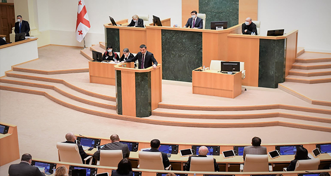 Gürcistan'da Başbakan Gakharia liderliğindeki yeni hükümet güvenoyu aldı