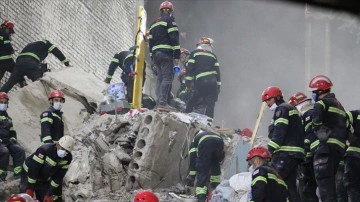 Gürcistan'da çöken 7 katlı binanın enkazında 5 kişinin cansız bedenine ulaşıldı