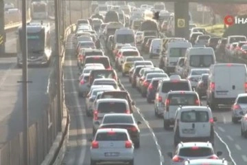 Haftanın ilk iş günü trafik yoğunluğu yaşanıyor