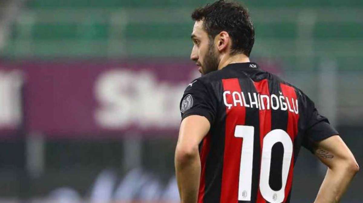 Hakan Çalhanoğlu: Inter'le anlaştım, salı günü sözleşme imzalayacağım