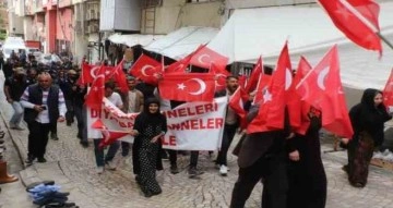Hakkari’de annelerin evlat nöbeti devam ediyor