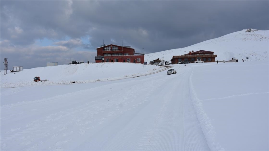 Hakkari'de kapasitesi artırılan kayak merkezi bölgenin cazibe merkezi olacak