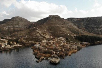 Halfeti’de 2 bin yıllık tarihi olan batık mahalle turizme kazandırılıyor