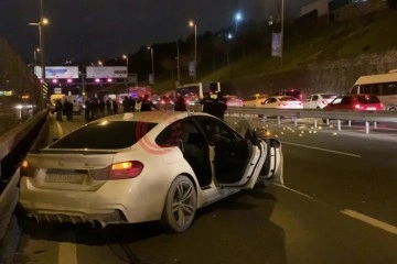 Haliç Köprüsü'nde otomobile silahlı saldırı: 1 ölü 2 yaralı