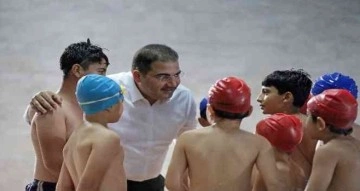 Haliliye’de 3 bin 400 genç yüzme öğreniyor