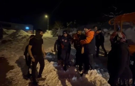 Hasta kadının imdadına paletli ara&ccedil;la AFAD yetişti