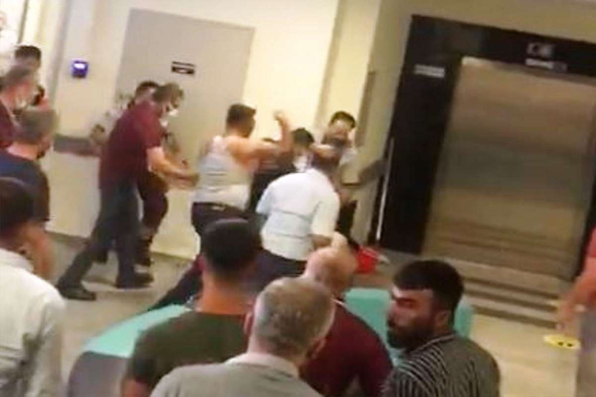 Hastanede güvenlikçiler ile vatandaşların maske kavgası: 3 yaralı