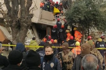 Hatay Gazi Mahallesi’ndeki enkazdan 3 ceset çıkartıldı