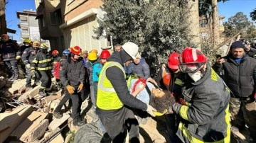 Hatay'da 40 yaşındaki kadın depremden 80 saat sonra kurtarıldı