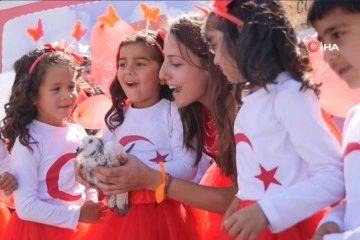 Hatay’da afetzede çocuklar dünya barışı için güvercin uçurdu