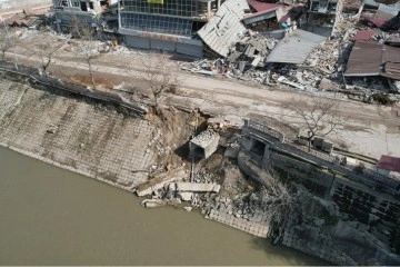 Hatay'da Asi Nehri'nin bazı kısımlarında çökme meydana geldi