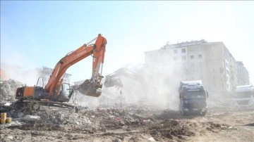 Hatay'da bina yıkım ve enkaz kaldırma çalışmaları 48 mahallede sürecek