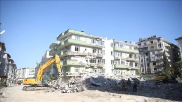 Hatay'da bina yıkım ve enkaz kaldırma çalışmaları 69 mahallede sürdü